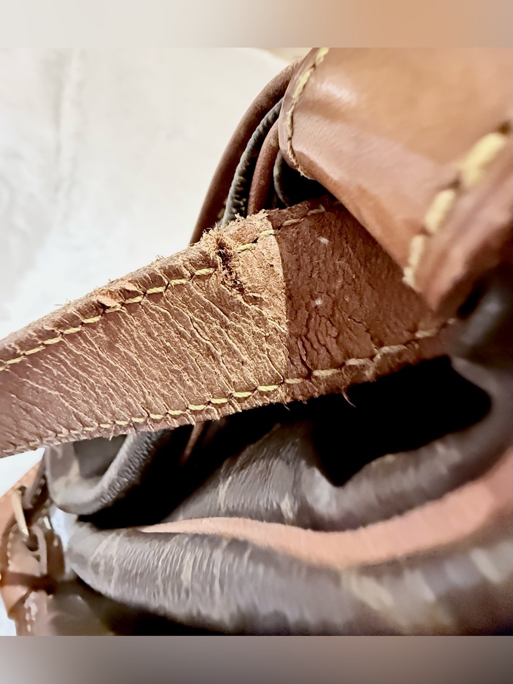 Louis Vuitton vintage Saumur 35 Monogram Crossbody - Picture 15 of 16